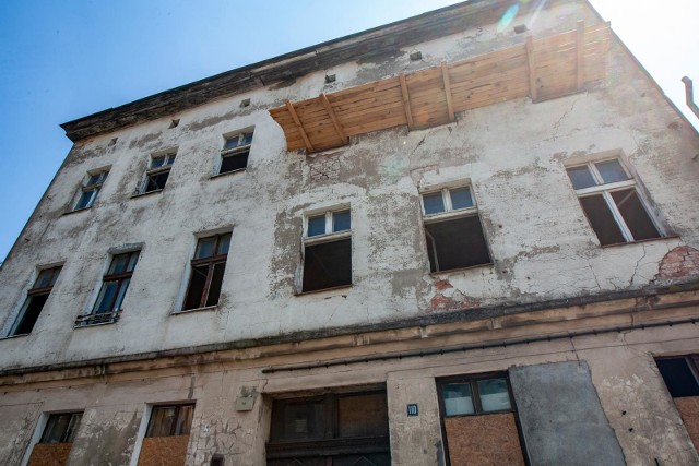 Przy ulicy Gdańskiej w Bydgoszczy znikają stare, zniszczone budynki. W ich miejscu ma powstać nowe osiedle mieszkaniowe.