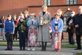 Święto Niepodległości 2021 w Tychach-Czułowie. Kwiaty pod pomnikiem Powstańców Śląskich