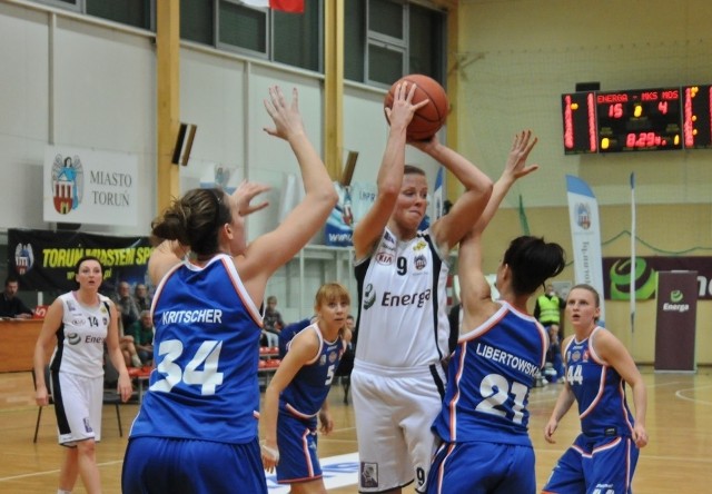 Weronika Idzak oprócz punktów zaliczyła w Koninie także 7 zbiórek i po asyst i przechwytów.