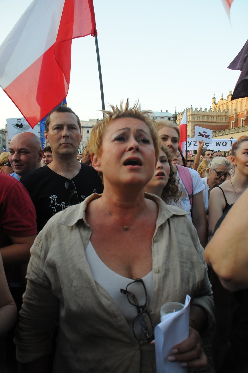 Kraków. Wielki protest na Rynku Głównym w obronie sądów