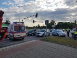 Wypadek na rondzie Fieldorfa "Nila". Zderzenie trzech samochodów osobowych. Są ranni [ZDJĘCIA]