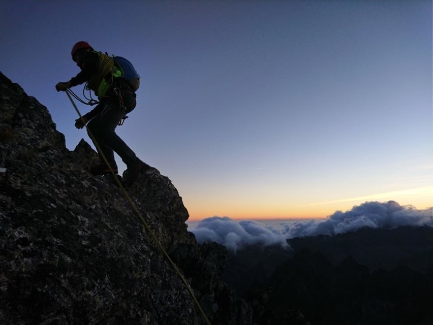 Tatry Słowackie. Polski turysta utknął na Durnym Szczycie. W czasie podejścia zgubił raki 