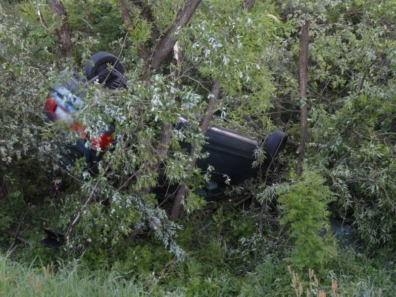 Wypadek w Łabowej. Samochód dachował na DK nr 75 [ZDJĘCIA]