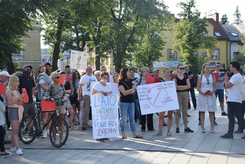 Około stu skawinian protestowało przeciw zatruwaniu...