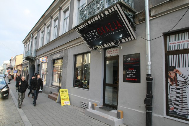 Nowy outlet SuperOkazja w KielcachNowy outlet SuperOkazja mieści się przy ulicy Dużej 9 w Kielcach