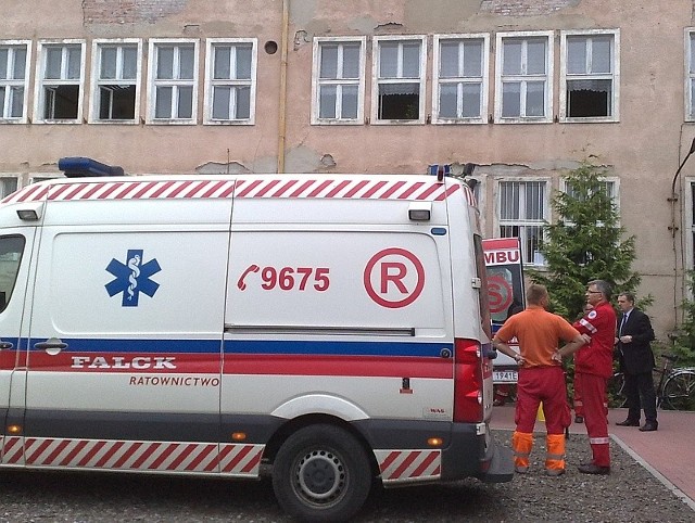 Ponad 20 osób trafiło na obserwację do szpitali w Brzegu i Namysłowie.