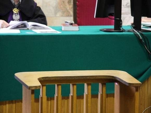 Sąd Rejonowy w Opolu, który wcześniej rozpatrywał sprawę, uznał Teresę Koczubik za winną, ale ze względu na niską szkodliwość społeczną czynu odstąpił od wymierzenia kary.
