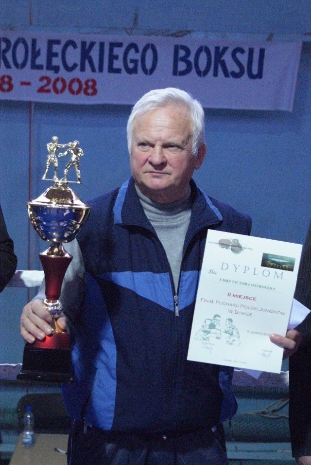 Prezes i trener UMKS Victoria Ostrołęka, Mieczysław Mierzejewski.