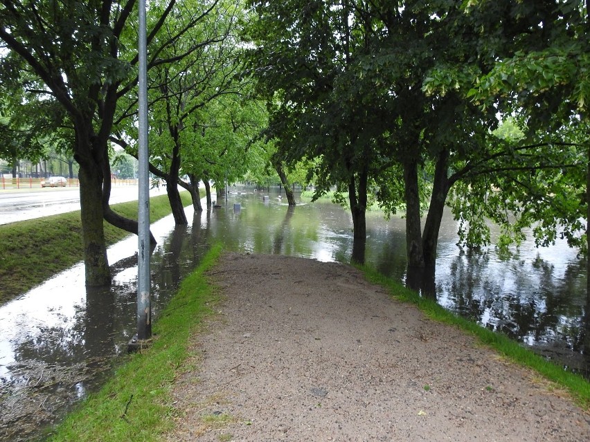 Białystok znów znalazł się pod wodą. Intensywne opady...