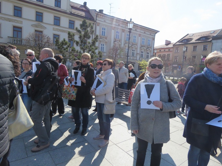 Wadowice. 15 kwietnia. Protest w obronie nauczycieli