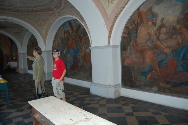 W tym roku blask odzyskać mają dwie stacje Drogi Krzyżowej. Malowidła znajdują się w krużgankach kościoła poklasztornego w Kcyni, który góruje nad Rynkiem.