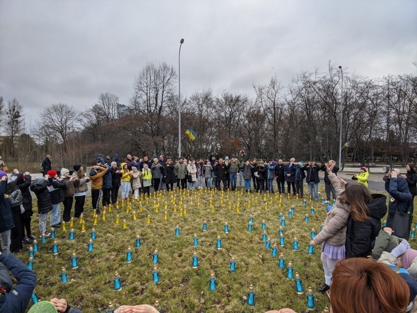 Mieszkańcy Gdyni w geście solidarności z Ukrainą, ułożyli...