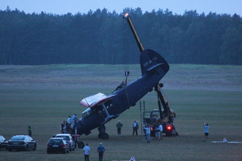W Przylepie pod Zieloną Górą samolot Antonow zarył w ziemię 