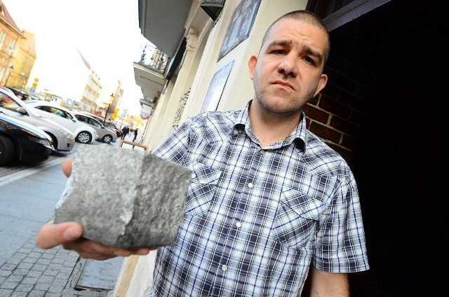 Maciej Witzberg z kamieniem, który mógł go zabić.