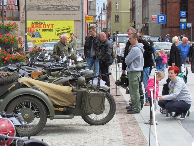 Wystawa zabytkowych motocykli w WąbrzeźnieWystawa zintegrowała wielu miłośników motoryzacji