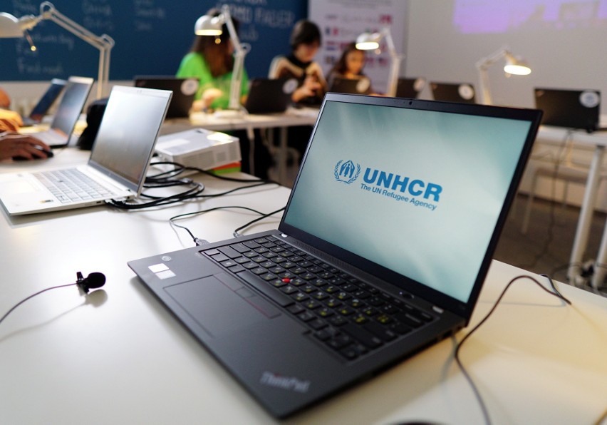UNHCR przekazał 15 laptopów dla odwiedzających Baobab