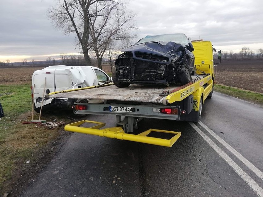 Tragiczny wypadek na drodze Wrocław - Strzelin. Jedna osoba nie żyje, dwie są ranne