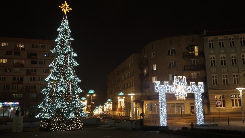 Zabrze w świątecznych barwach. Iluminacje i choinka już gotowe [ZDJĘCIA, WIDEO]