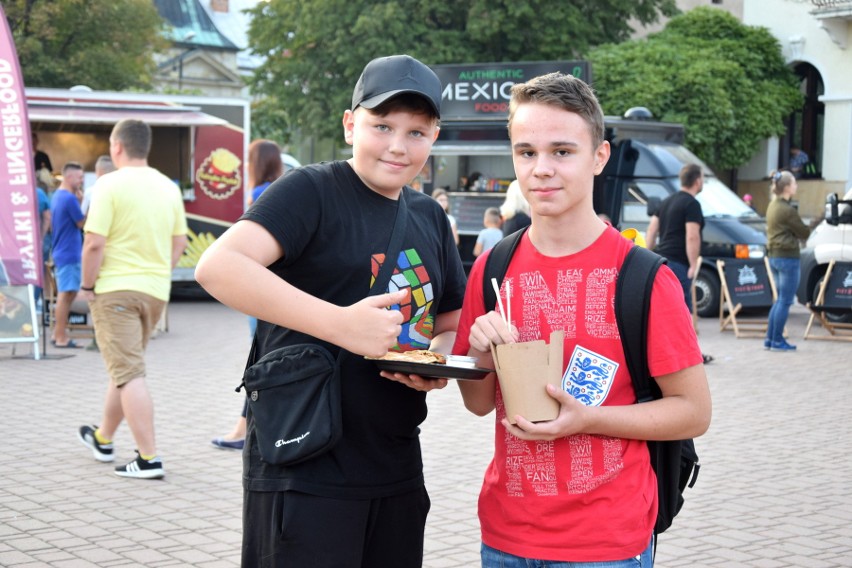 Dużo jedzenia na Rynku. II Zlot Food Trucków potrwa do niedzieli  