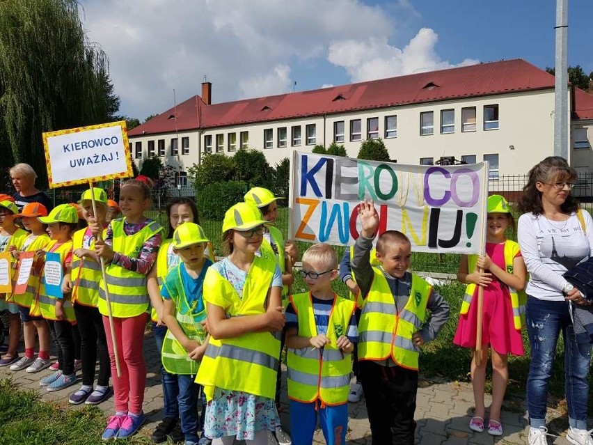 Happening uczniów z SP w Antolce adresowany był do...