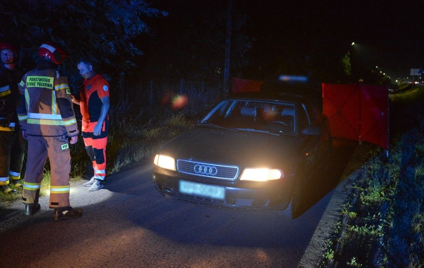 Tragiczny wypadek w Zadąbrowiu koło Przemyśla. Na leżącego na drodze mężczyznę najechał 18-letni kierujący audi [ZDJĘCIA]