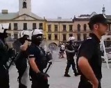 Atak kiboli na manifestantów z flagą LGBT w Cieszynie. Krzyczeli: "Polska wolna od pedalstwa". Interweniowała policja