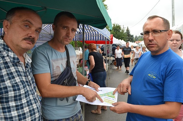 &#8211; Walczymy o to , by dodatkowe miejsce zostały zrobione na obecnych miejscach parkingowych. Jaki był sens robienia parkingu w tym miejscu? Mamy sobie postawić auto kosztem tego, że nie będziemy handlować? &#8211; oburzają się kupcy.