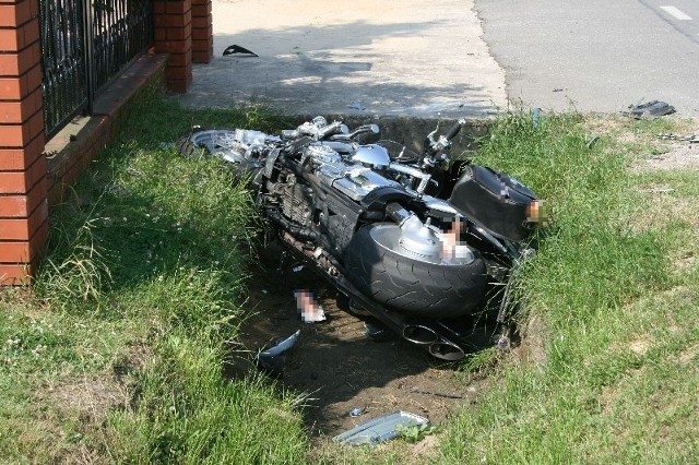 Kierowca motocykla trafił do szpitala. Jadącej z nim córce nic się nie stało.  