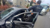 Wypadek we Wrocławiu. Zderzenie dwóch aut na ul. Wyścigowej [ZDJĘCIA]