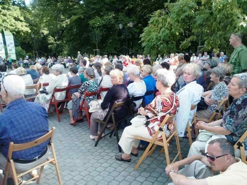 100 krzeseł dla seniorów melomanów