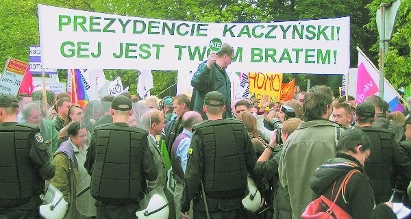Fot. maciej grzegorzewski Parada była demonstracją przeciwko prezydentowi stolicy  Lechowi Kaczyńskiemu