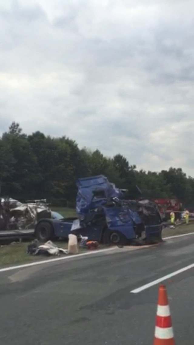 DZ24: Wypadek na A4 24.08.2015. Utrudnienia już tylko na autostradzie [NOWE ZDJĘCIA]