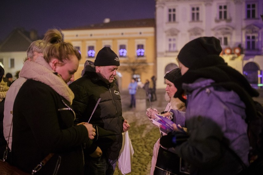 Tarnów. #MuremZaOwsiakiem [ZDJĘCIA]               