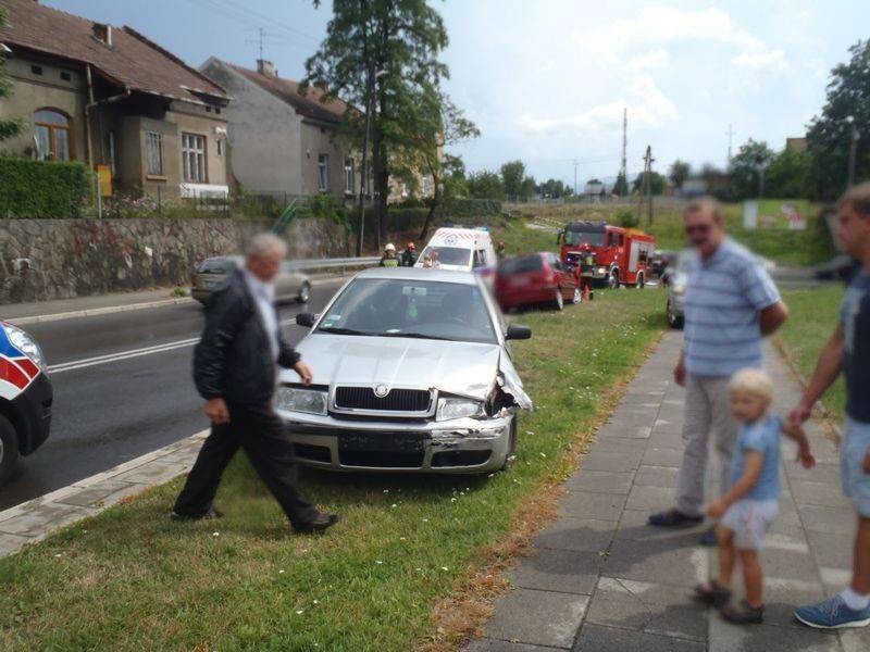 DK 87. Zderzenie przy wiadukcie na Węgierskiej [ZDJĘCIA]