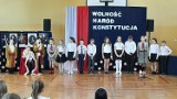 Uczniowie Szkoły Podstawowej w Opatowcu świętowali rocznicę uchwalenia Konstytucji 3 Maja. Uroczysta akademia i polonez