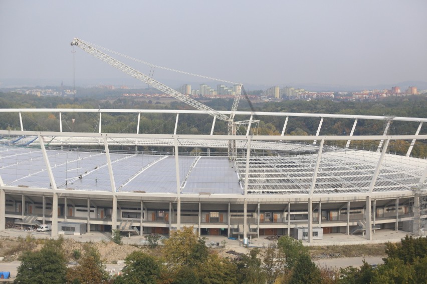 Przykryto już 7 z 40 części (tzw. pól) nowego stadionu