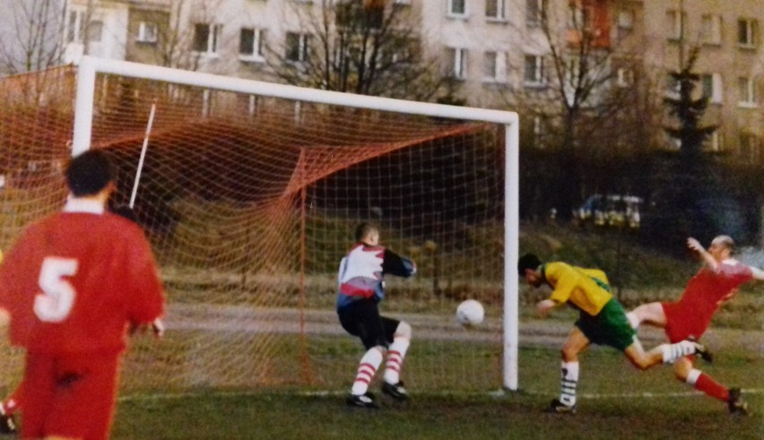 Wieczysta Kraków - Górnik Wieliczka, IV liga, marzec 1998....