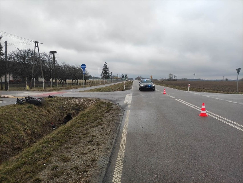 Wypadek w Jaszczołtach na drodze wojewódzkiej 690. Kierowca nissana potrącił 17-latka na motorowerze