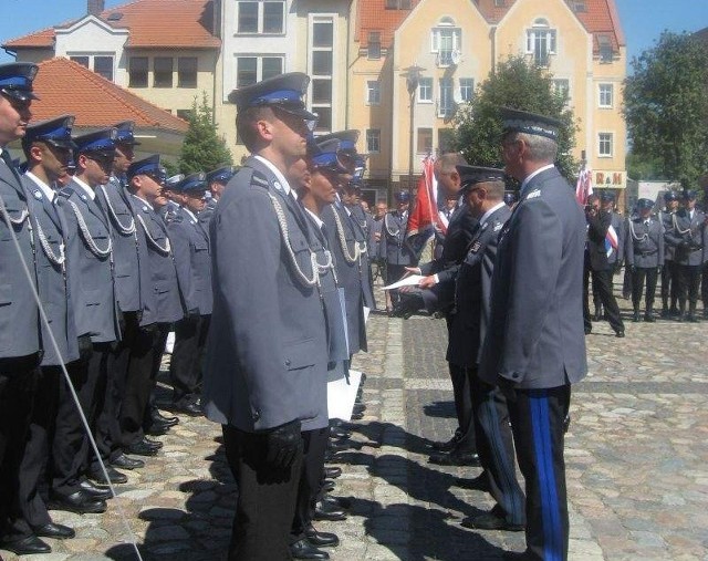 50 policjantów otrzymało podczas uroczystości awanse.