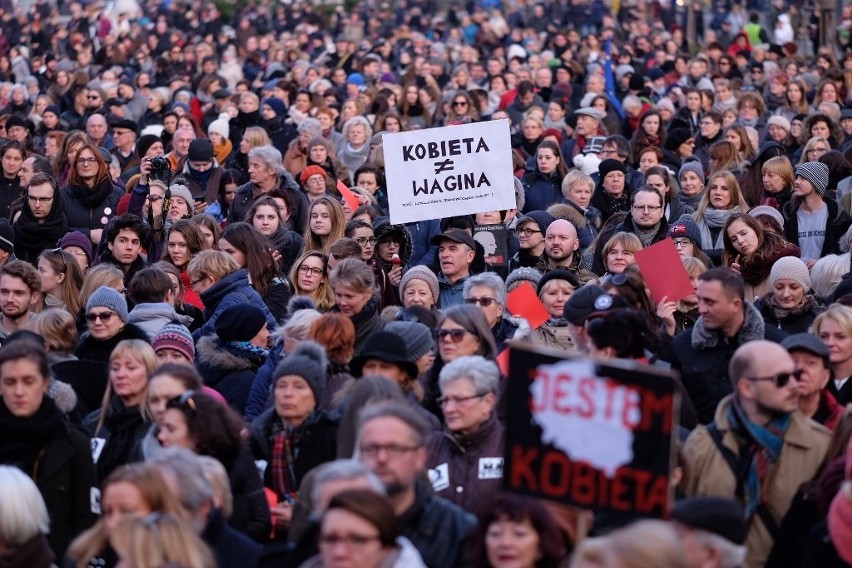 Czarna środa w Poznaniu. Kobiety znów wyszły na ulice