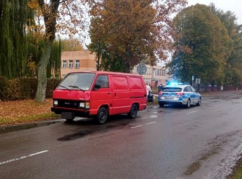 Groźny wypadek w powiecie tomaszowskim. 13-latka została potrącona przed szkołą