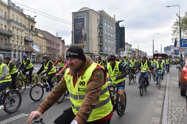 W tegorocznej edycji Zagłębiowskiej Masy Krytycznej udział wzięło ponad pięć tysięcy rowerzystów z miast Górnośląsko-Zagłębiowskiej Metropolii. Zobacz kolejne zdjęcia. Przesuwaj zdjęcia w prawo - naciśnij strzałkę lub przycisk NASTĘPNE