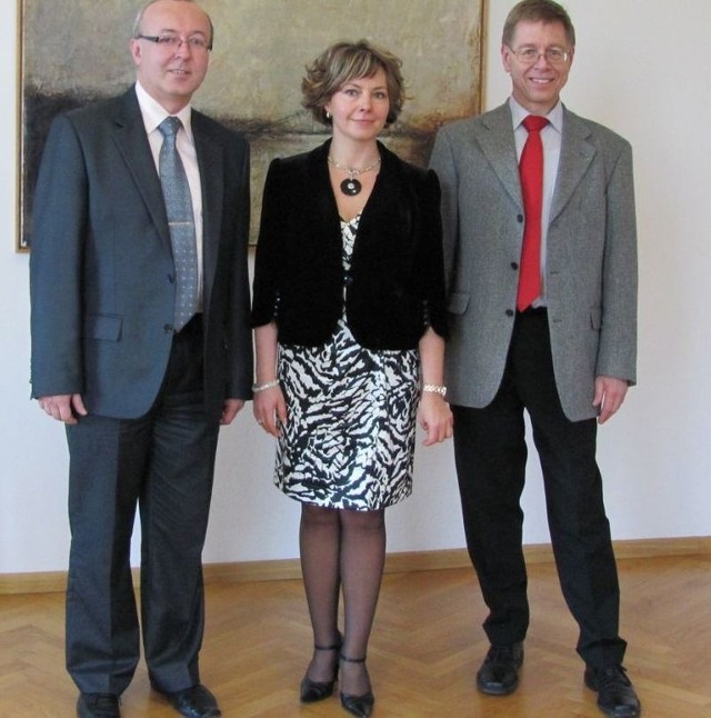 Pamiątkowe zdjęcie ze spotkania w sądzie w Dreźnie. Od lewej: sędziowie Grzegorz Zarzycki, Beata Grzybowska i Ulrich Hagenloch.