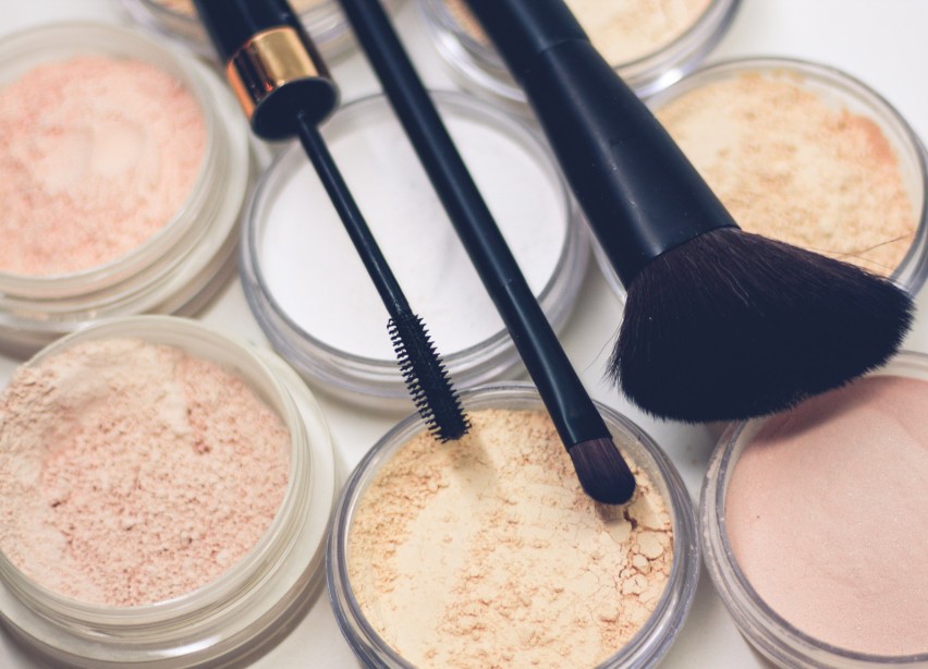 ROSSMANN: promocja -55% na kosmetyki kolorowe KWIECIEŃ 2019. Promocja w Rossmannie na produkty do makijażu KWIECIEŃ -55% [16-19.04] 