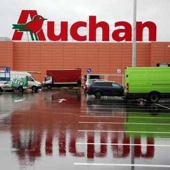 Budynek gotowy, logo na swoim miejscu. W Auchan przy Hetmańskiej trwają ostatnie prace, by zdążyć na drugiego grudnia.
