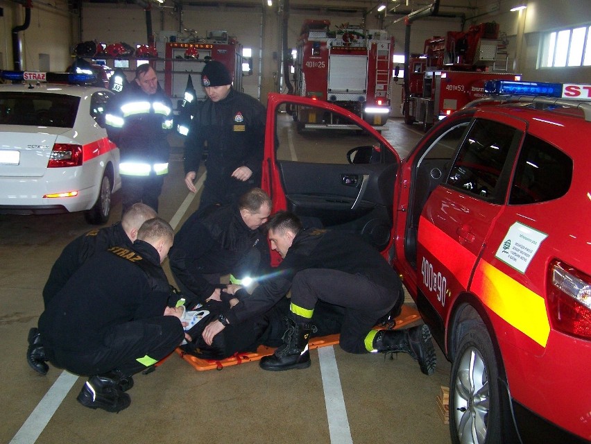 Strażacy ratownicy zdali egzamin medyczny (zdjęcia) 