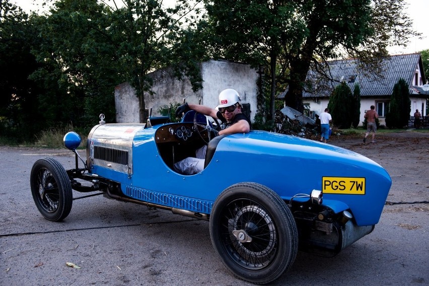 Bugatti T40...