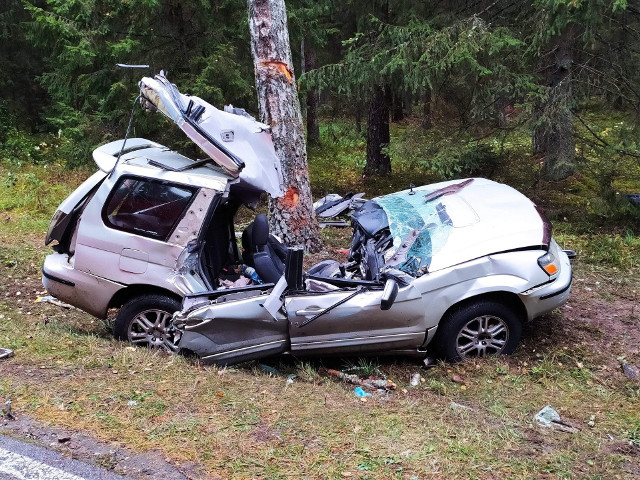Żednia. Śmiertelny wypadek kierowcy subaru. 61-latek zginął na miejscu (zdjęcia)
