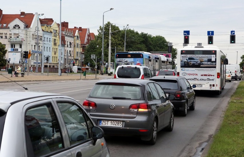 Kierowcy pojadą nie z jednego, a z dwóch pasów na wprost...