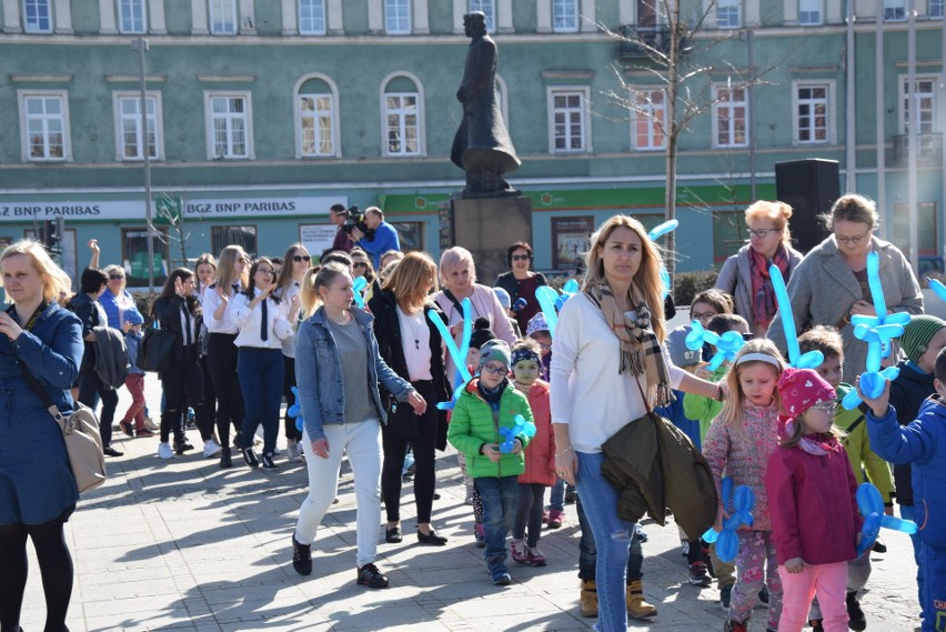 „Przystanek autyzm” to happening w Dzień Autyzmu na placu...